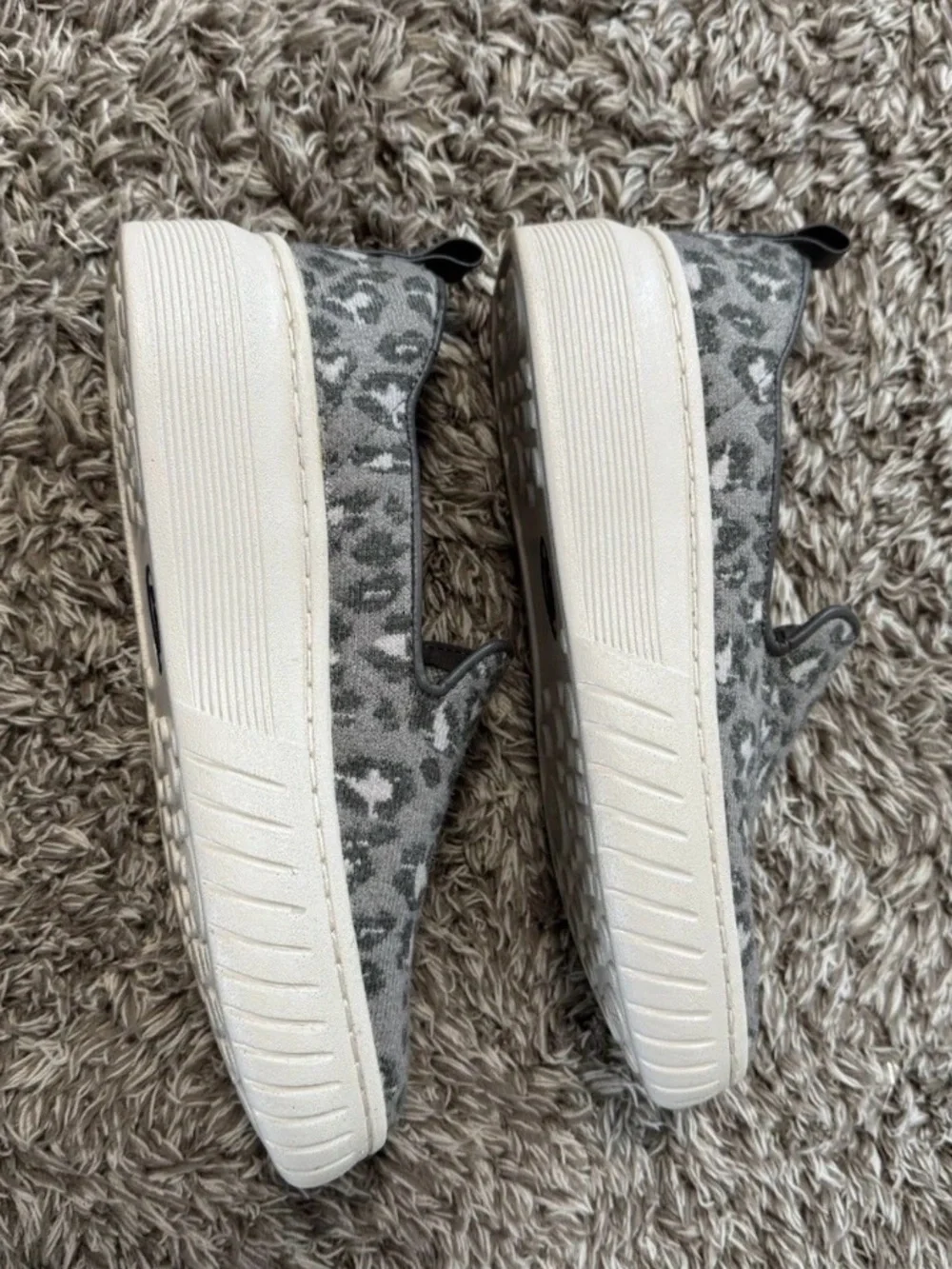 Söfft Gray Leopard Slip-On Sneakers Womens Sz 6